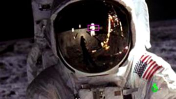 El reflejo de Amstrong en el casco de Aldrin. 