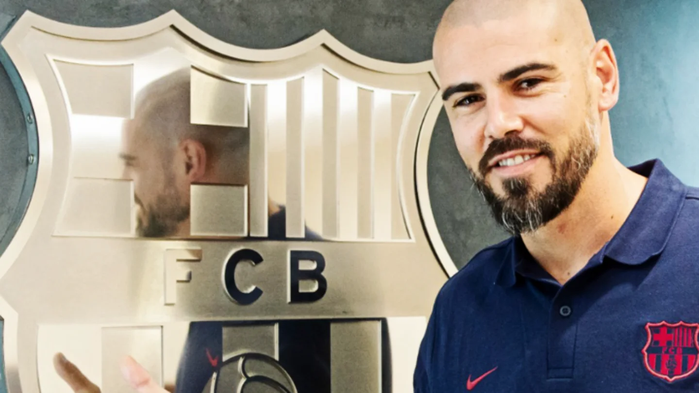 Víctor Valdés vuelve al Barcelona como entrenador del juvenil "A" Víctor Valdés podría dejar de ser entrenador del juvenil "A"
