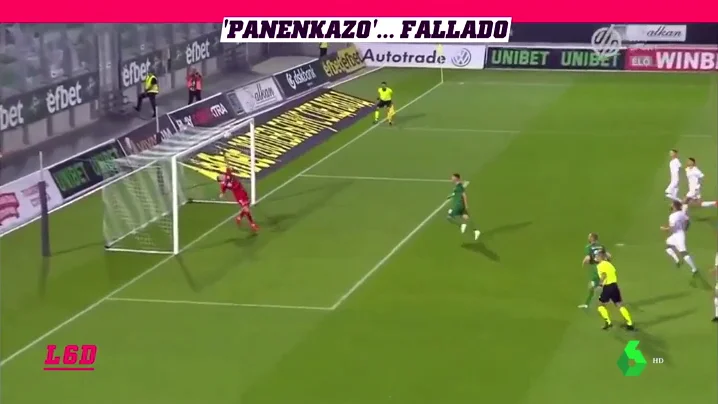 Tira un penalti a lo Panenka y lo falla: ¿Mérito del portero o demérito del jugador?