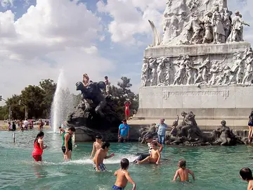Monumento a la Carta Magna, Buenos Aires, con calor Monumento a la Carta Magna, Buenos Aires, con calor