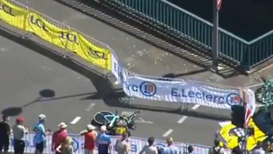 Van Aert sufre un grave accidente en el Tour de Francia Van Aert sufre un grave accidente en el Tour de Francia