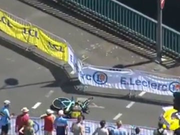Van Aert sufre un grave accidente en el Tour de Francia Van Aert sufre un grave accidente en el Tour de Francia
