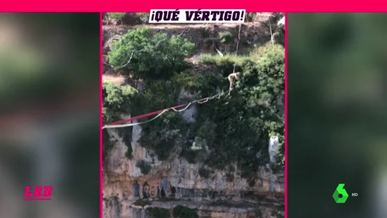 Asusta solo con verlo: Increíble salto de 360 grados en la cuerda tensa Asusta solo con verlo: Increíble salto de 360 grados en la cuerda tensa