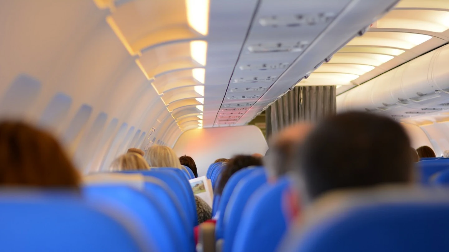 Pasajeros en un avión Pasajeros en un avión.