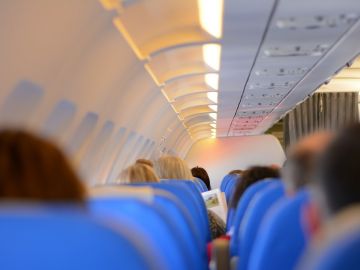 Pasajeros en un avión Pasajeros en un avión