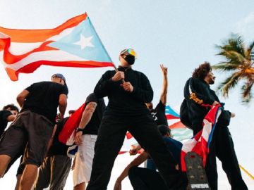 Bad Bunny en una de las protestas en Puerto Rico Bad Bunny en una de las protestas en Puerto Rico