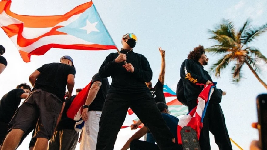 Bad Bunny en una de las protestas en Puerto Rico.