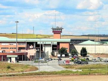 Panorámica de las instalaciones del centro penitenciario de Segovia. Panorámica de las instalaciones del centro penitenciario de Segovia.