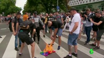 Ultras de extrema derecha intentan bloquear la marcha por el Orgullo LGTBI en Polonia