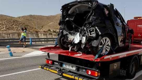 Vista de uno de los vehículos implicados en el accidente de tráfico Vista de uno de los vehículos implicados en el accidente de tráfico