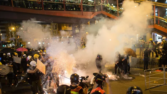 Enfrentamientos entre los manifestantes y la Policía en Hong Kong Enfrentamientos entre los manifestantes y la Policía en Hong Kong