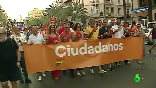 Ciudadanos opta por marcharse del Orgullo LGTBI de Alicante tras ser abucheados al grito de "traidores" Ciudadanos opta por marcharse del Orgullo LGTBI de Alicante tras ser abucheados al grito de "traidores"