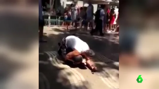 Detenidos dos menores carteristas tras ser inmovilizados por viandantes en las Ramblas Detenidos dos menores carteristas tras ser inmovilizados por viandantes en las Ramblas