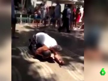 Detenidos dos menores carteristas tras ser inmovilizados por viandantes en las Ramblas Detenidos dos menores carteristas tras ser inmovilizados por viandantes en las Ramblas