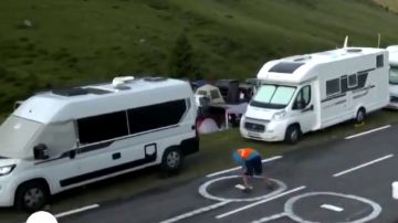 No más penes en el Tour de Francia: así disimulan los que hay pintados en las carreteras 
