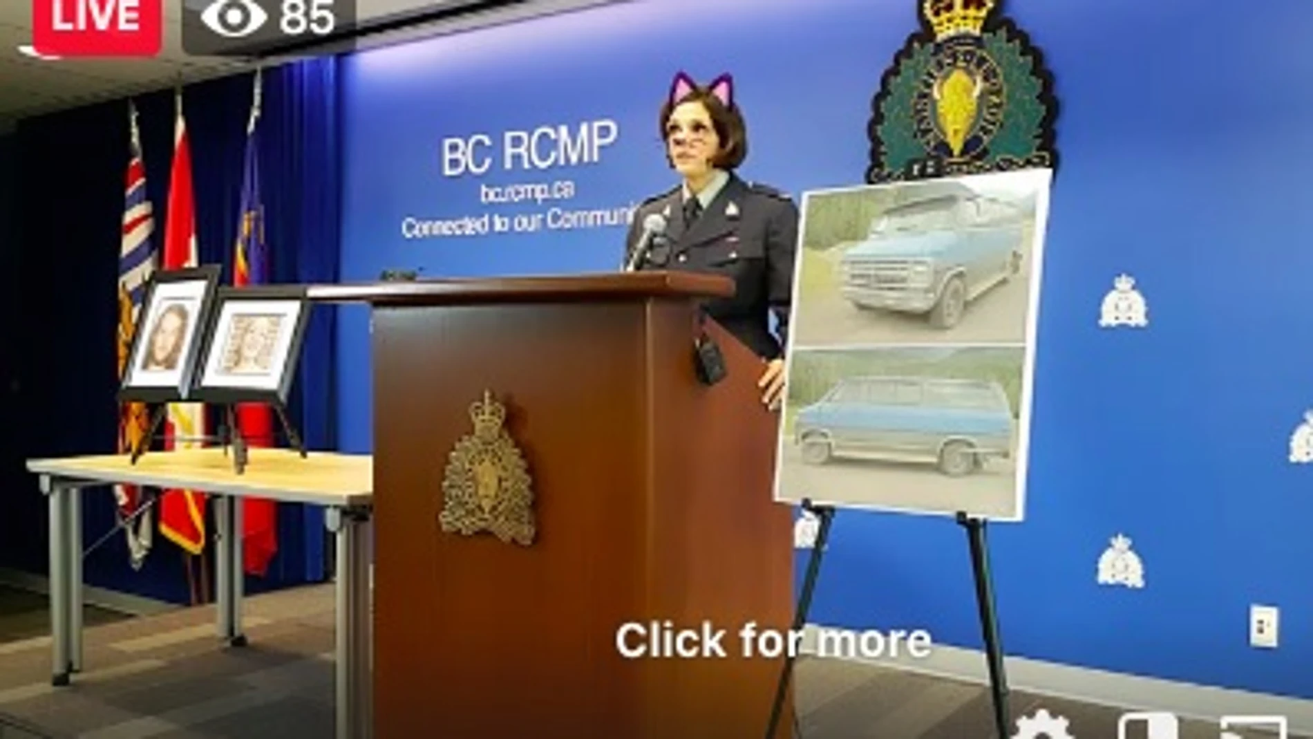 La sargento con el filtro de gato durante la rueda de prensa
