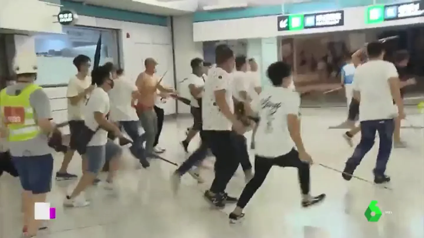 Una violenta banda ataca a manifestantes en Hong Kong y deja 45 heridos Una violenta banda ataca a manifestantes en Hong Kong y deja 45 heridos