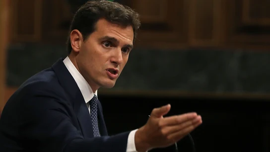 El líder de Ciudadanos Albert Rivera, durante su intervención en la primera jornada del debate de investidura que afronta Pedro Sánchez. El líder de Ciudadanos Albert Rivera, durante su intervención en la primera jornada del debate de investidura que afronta Pedro Sánchez.