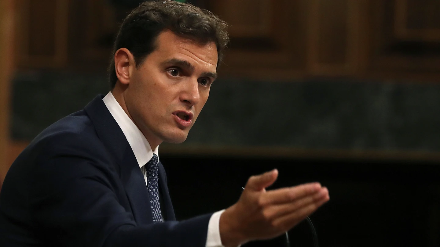 El líder de Ciudadanos Albert Rivera, durante su intervención en la primera jornada del debate de investidura que afronta Pedro Sánchez. El líder de Ciudadanos Albert Rivera, durante su intervención en la primera jornada del debate de investidura que afronta Pedro Sánchez.