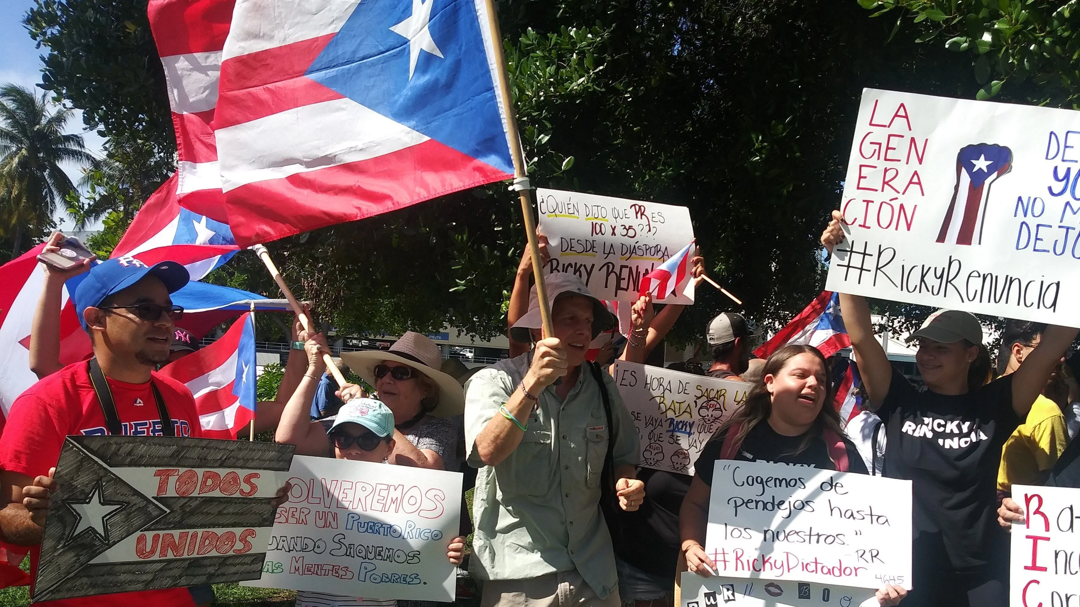 Unos 200 puertorriqueños se manifiestan este domingo para pedir la destitución de Ricardo Rosselló 