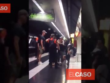La peligrosa huida de dos carteristas en el metro de Barcelona La peligrosa huida de dos carteristas en el metro de Barcelona