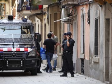 Los Mossos en la operación contra una red de ladrones violentos en Barcelona Los Mossos en la operación contra una red de ladrones violentos en Barcelona