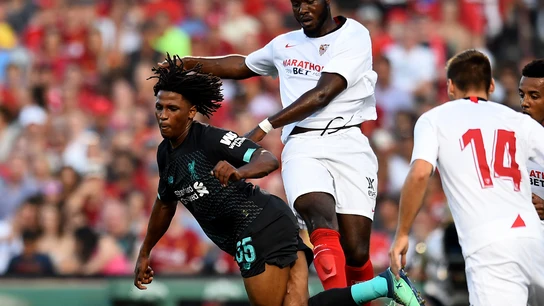 Joris Gnagnon golpeando a Yasser Larouci Joris Gnagnon golpeando a Yasser Larouci