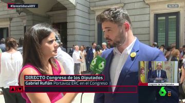 Gabriel Rufián habla con María Llapart