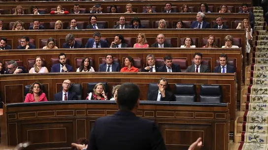 Pedro Sánchez se dirige a la bancada del PP Pedro Sánchez se dirige a la bancada del PP