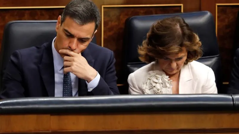 Pedro Sánchez y Carmen Calvo en el Congreso
