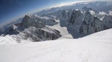 Max Berger, en su descenso por el K2