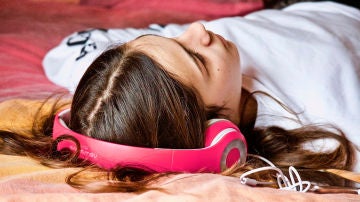 Escuchando música
