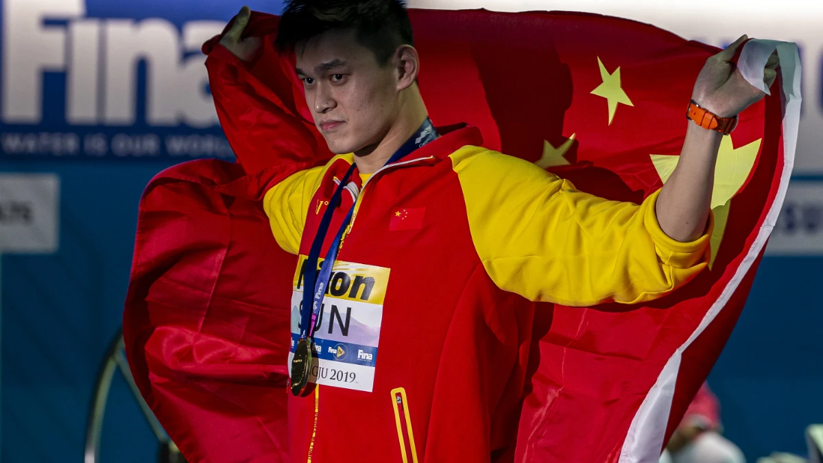 Sun Yang, con la bandera de China