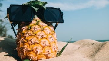 Muebles de piña y cortinas de soja: loca experiencia de lujo
