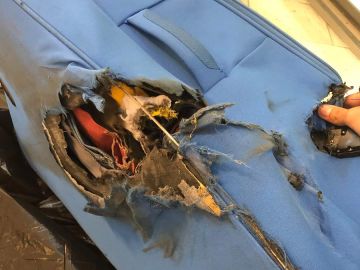 Así ha quedado la maleta de una pasajera de Vueling Así ha quedado la maleta de una pasajera de Vueling