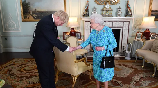 Boris Johnson, durante una audiencia con la reina Isabel II Boris Johnson, durante una audiencia con la reina Isabel II en el Palacio de Buckingham