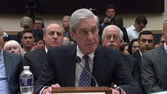 Exfiscal Robert Mueller, encargado de investigar la trama rusa, testifica por primera vez en el Congreso Exfiscal Robert Mueller, encargado de investigar la trama rusa, testifica por primera vez en el Congreso