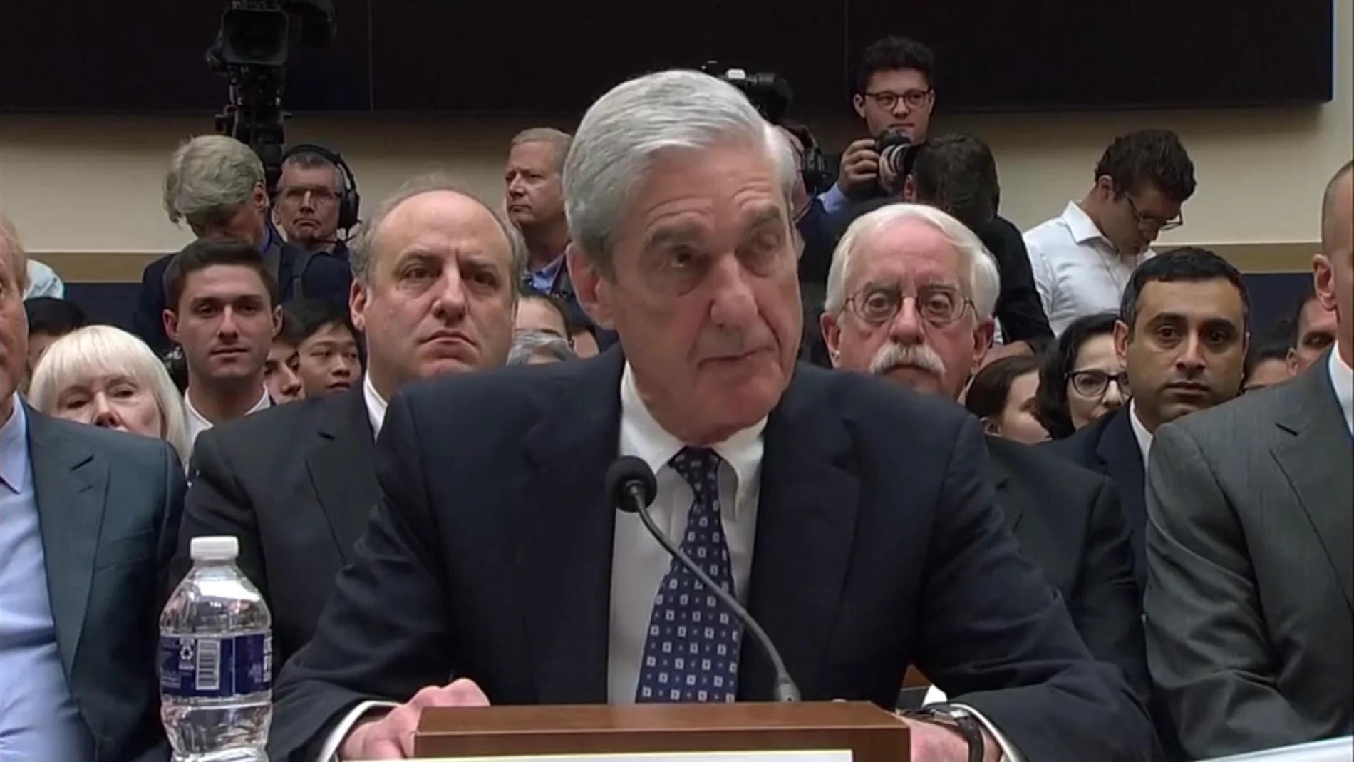 Exfiscal Robert Mueller, encargado de investigar la trama rusa, testifica por primera vez  en el Congreso
