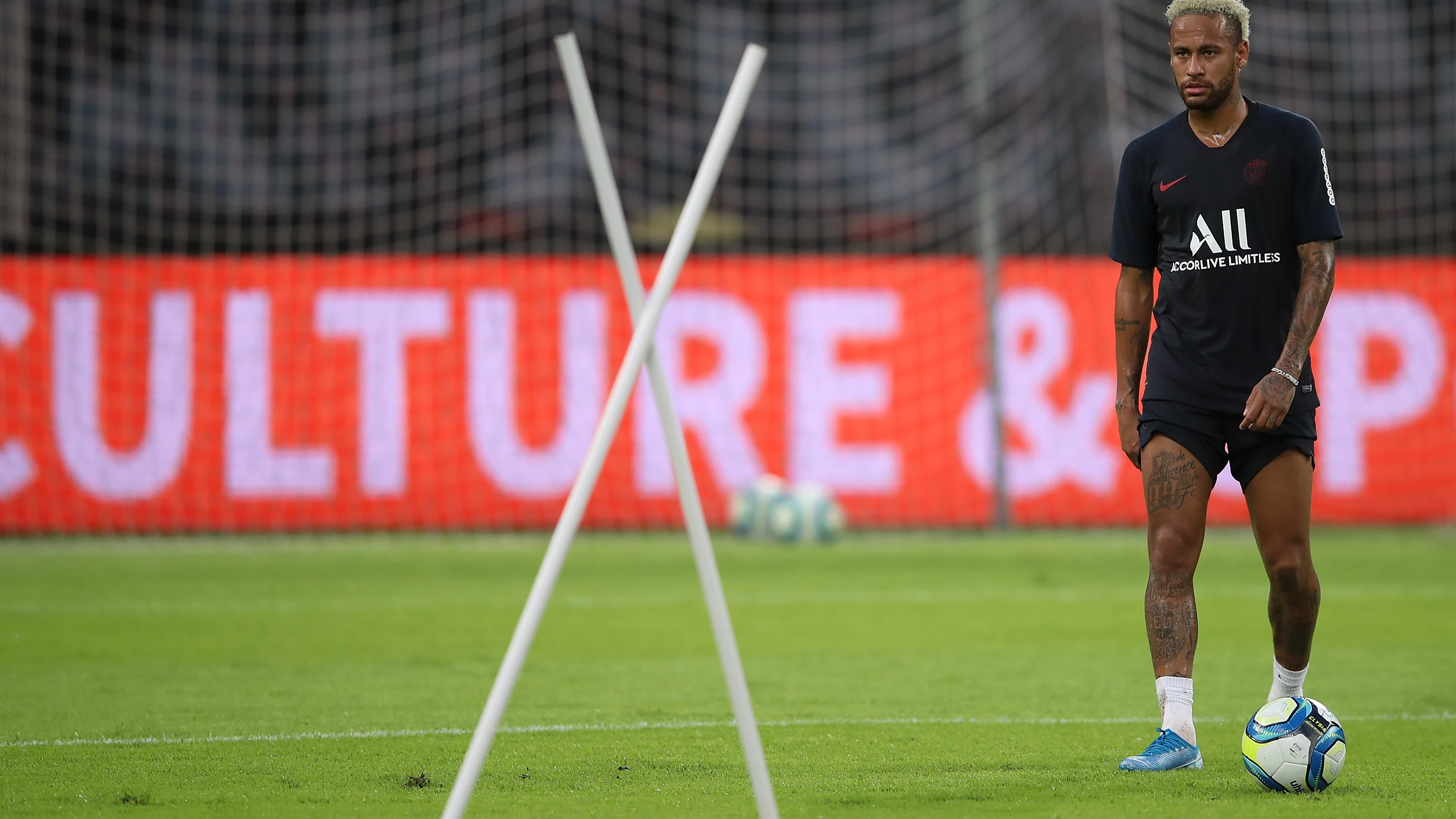 Neymar, en un entrenamiento con el PSG