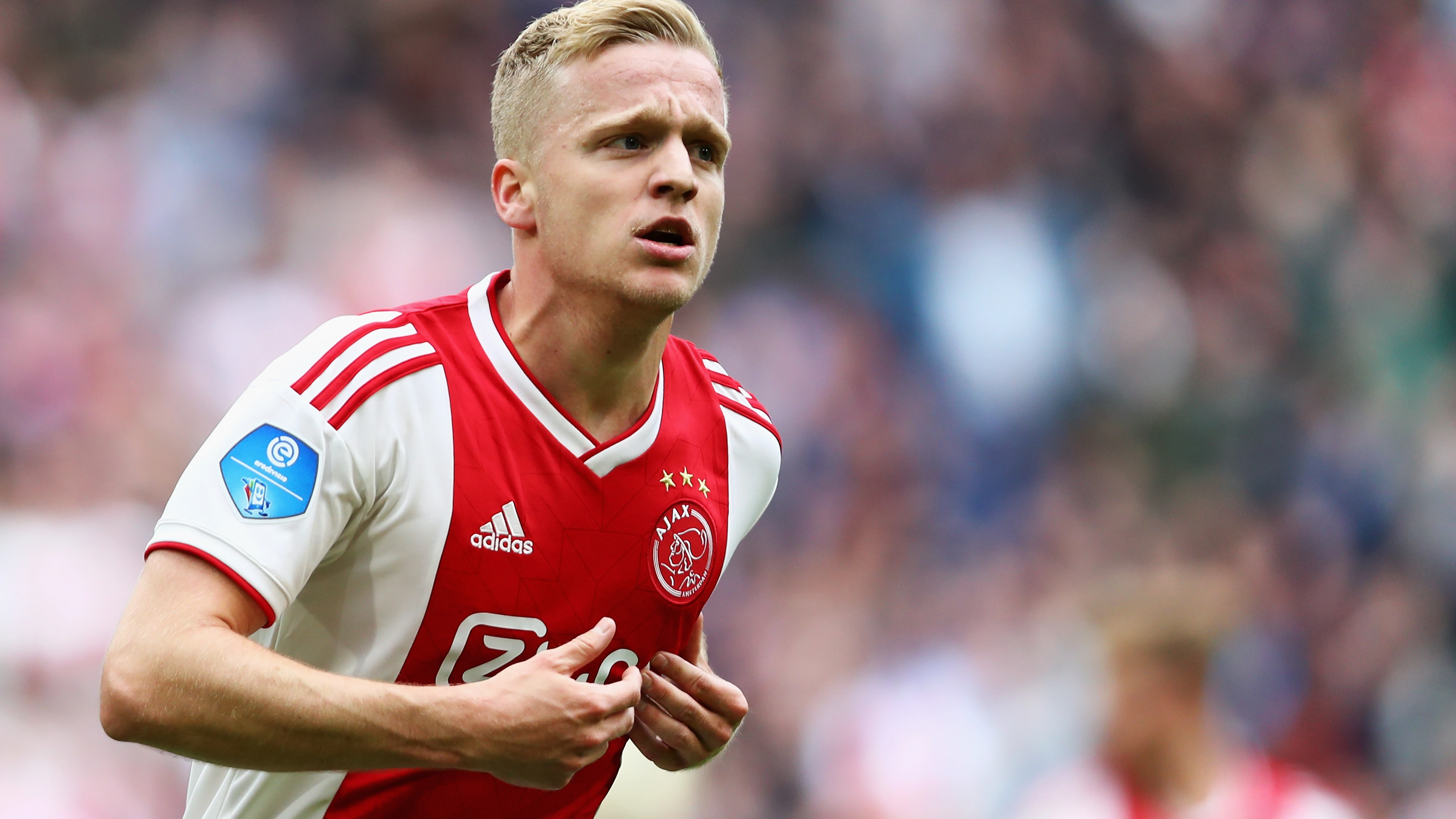 El centrocampista holandés Van de Beek