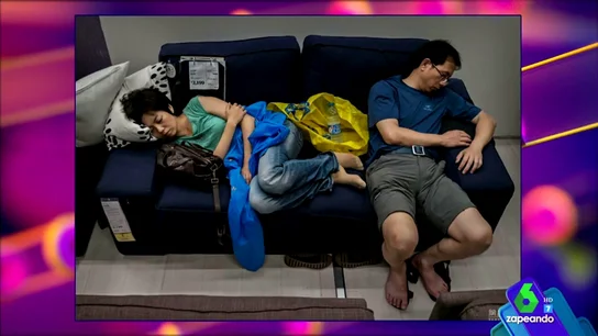 En Ikea como en casa: las surrealistas imágenes de clientes de la cadena de muebles en China En Ikea como en casa: las surrealistas imágenes de clientes de la cadena de muebles en China