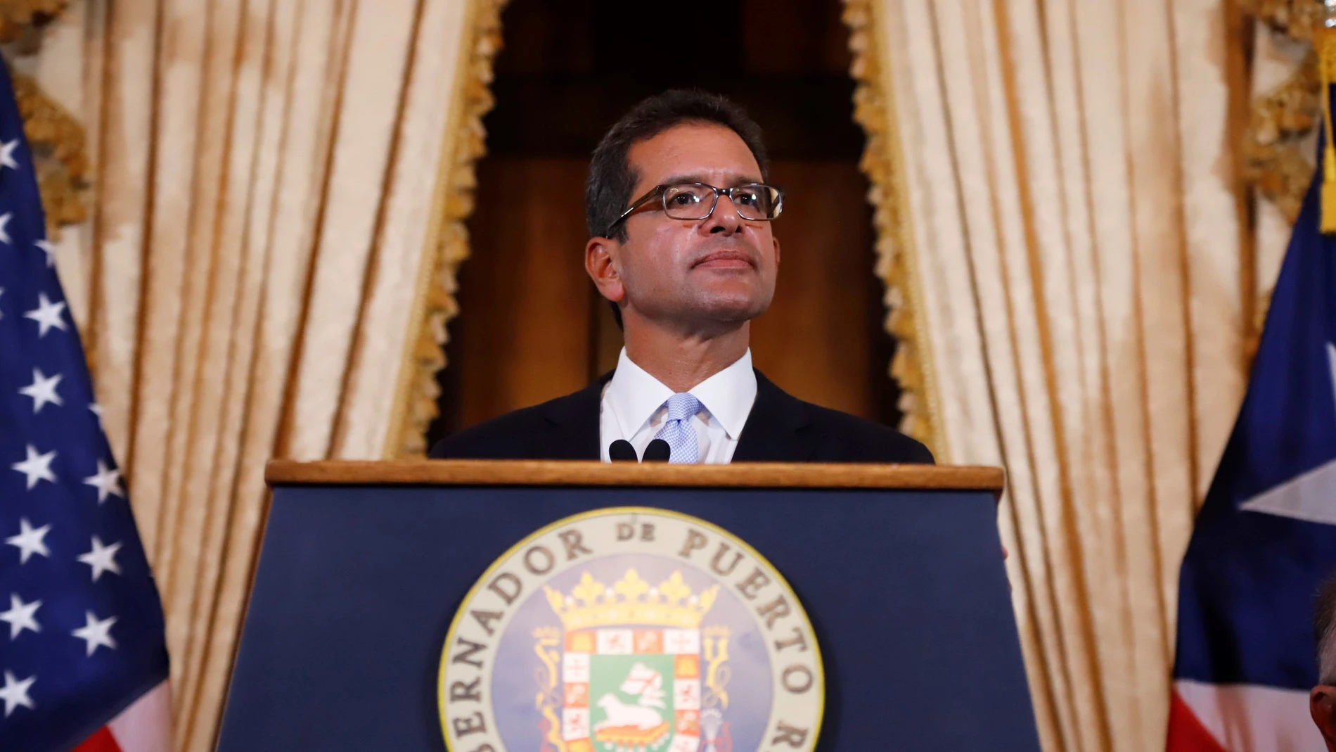 El abogado Pedro Pierluisi, se dirige a los medios tras ser juramentado como Gobernador de Puerto Rico