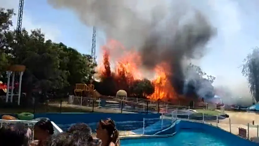 Desalojadas 500 personas del parque acuático de Ciudad Real por un incendio