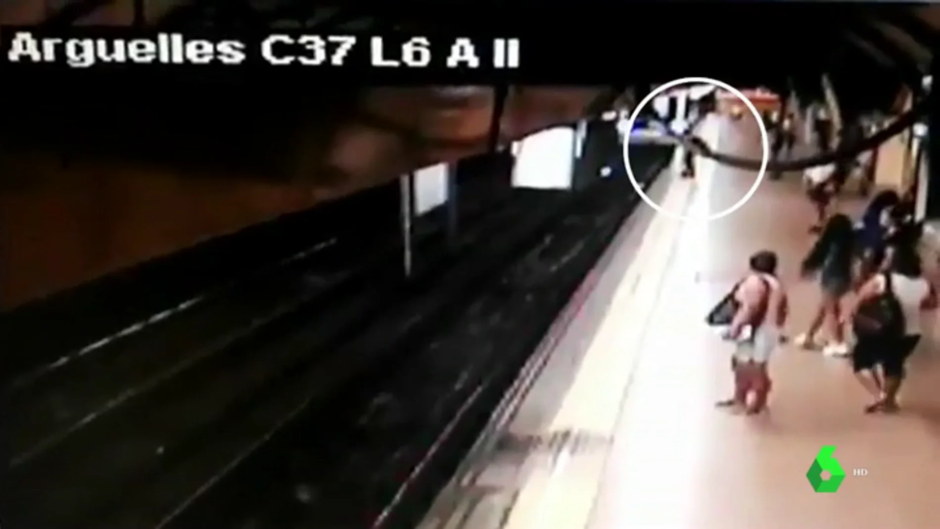 Prisión provisional sin fianza para el hombre que empujó a otro a las vías del Metro de Madrid