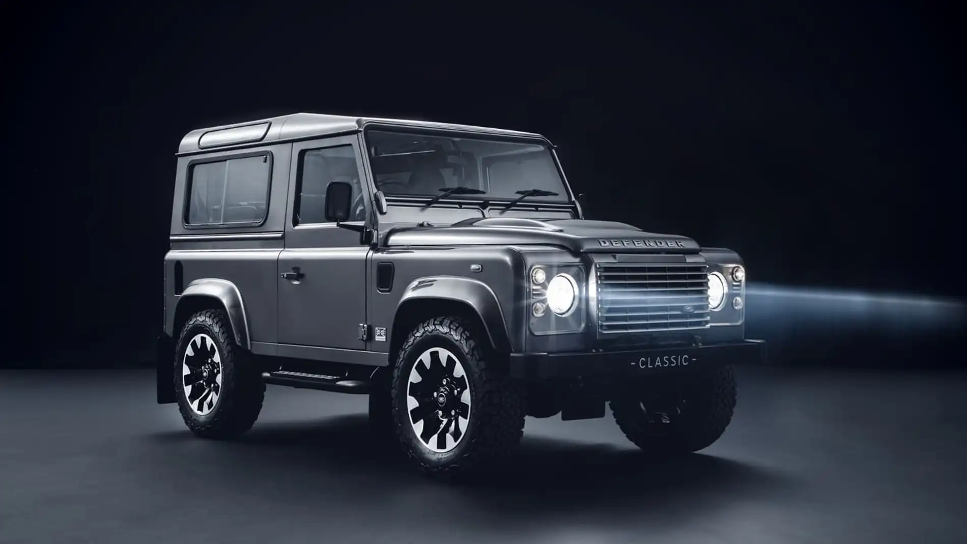 Red de comunicacion División Izar Land Rover rejuvenece a los Defender clásicos con una nueva serie de  accesorios