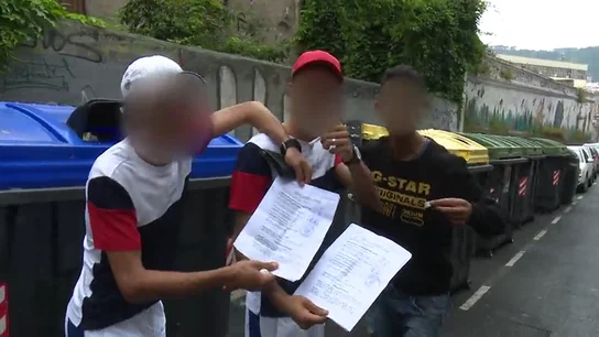 La surrealista celebración de tres de los seis detenidos por la violación múltiple en Bilbao: "¡Libertad! Hachís, droga no mal. Buena fiesta, agur" La surrealista celebración de tres de los seis detenidos por la violación múltiple en Bilbao: "¡Libertad! Hachís, droga no mal. Buena fiesta, agur"