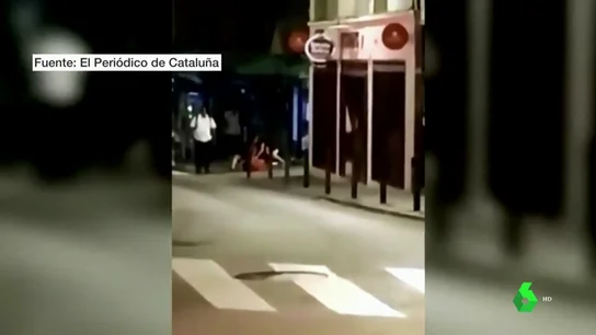 Brutal paliza a un hombre para robarle el patinete eléctrico en L'Hospitalet de Llobregat, Barcelona Brutal paliza a un hombre para robarle el patinete eléctrico en L'Hospitalet de Llobregat, Barcelona