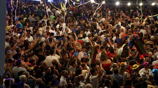 Color y calor en la Nochevieja de agosto, 25 años después Color y calor en la Nochevieja de agosto, 25 años después.