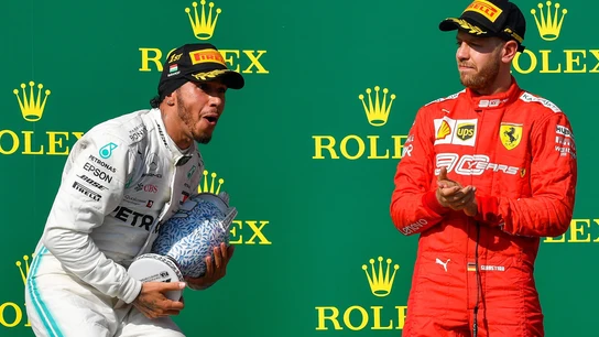 Lewis Hamilton en el podio junto a Sebastian Vettel en el GP de Hungría Lewis Hamilton en el podio junto a Sebastian Vettel en el GP de Hungría