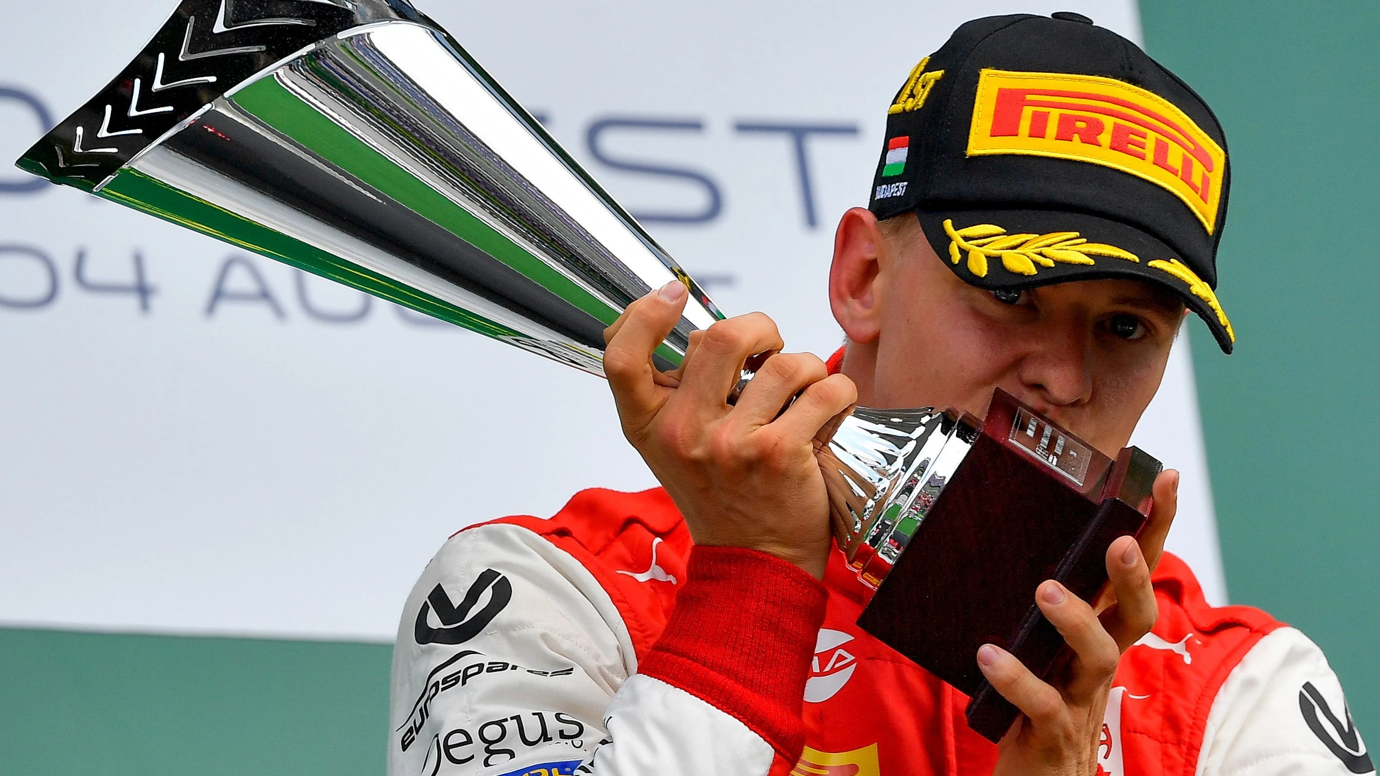 Mick Schumacher, tras su primera victoria en F2 Mick Schumacher, tras su primera victoria en F2